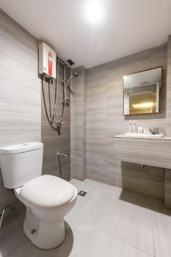 Готель Oyo 191 Paradise Apartelle Маніла Екстер'єр фото