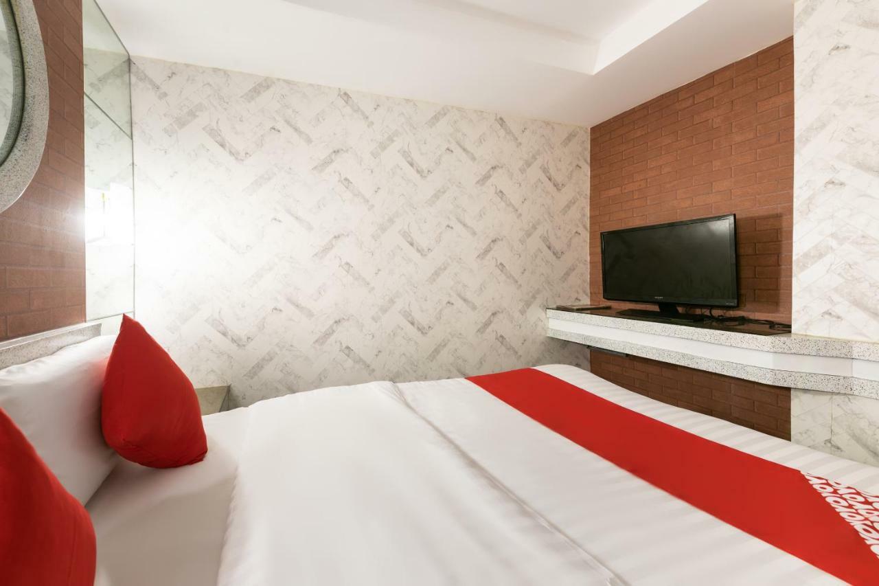 Готель Oyo 191 Paradise Apartelle Маніла Екстер'єр фото
