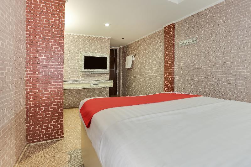 Готель Oyo 191 Paradise Apartelle Маніла Екстер'єр фото